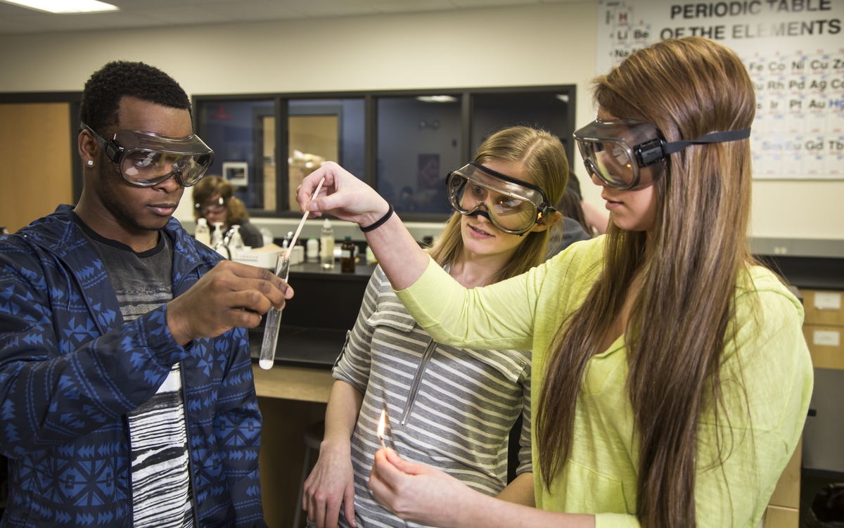 Christen Smith in the Chemistry lab with Madison College students